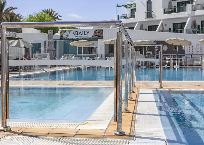 Club Del Carmen Aparthotel