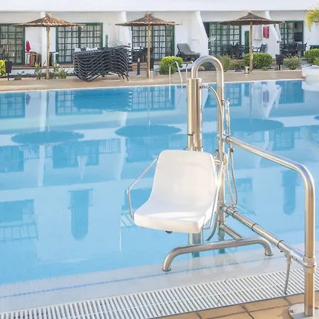 מלון דירות Club Del Carmen 4*