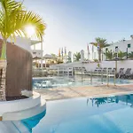 Ξενοδοχείο με διαμερίσματα Club Del Carmen 4*