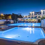 Ξενοδοχείο με διαμερίσματα Club Del Carmen
